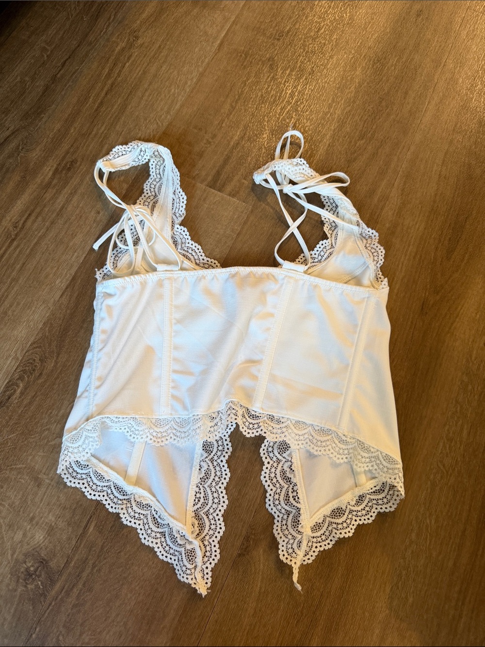 Urban Outfitters White Lace Cropped Camisole Top - Picture 2 of 3